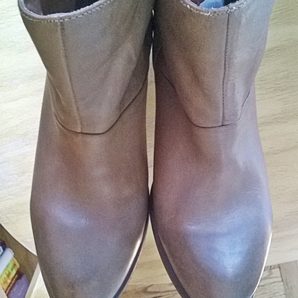 Like New Aldo Genuine Leather Booties - Picture 7 of 8